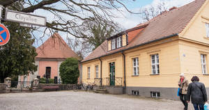 Historischer Winkel mit Alter Dorfkirche und Heimatmuseum Zehlendorf.