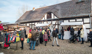 Weihnachtsvorfreude in romantischer Kulisse: Weihnachtsmarkt am Jagdschloss Grunewald.