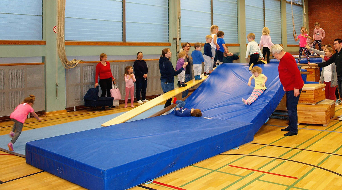 Winterspielplatz Turnhalle - Springen, klettern, rutschen und schweben