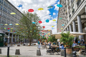 Auf den Walter-Benjamin-Platz wird vom 7. bis 9. August gefeiert.