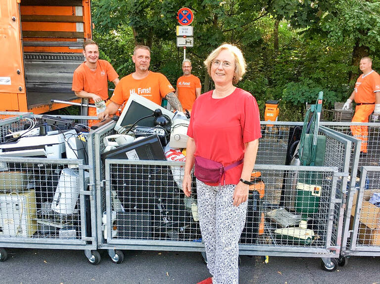 Bezirksstadträtin Christiand Heiß beim Sperrmüllaktionstag Foto: Bezirksamt Tempelhof-Schöneberg