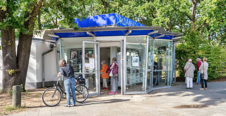 Der neue KulturKiosk neben dem U-Bahnhof Oskar-Helene-Heim.