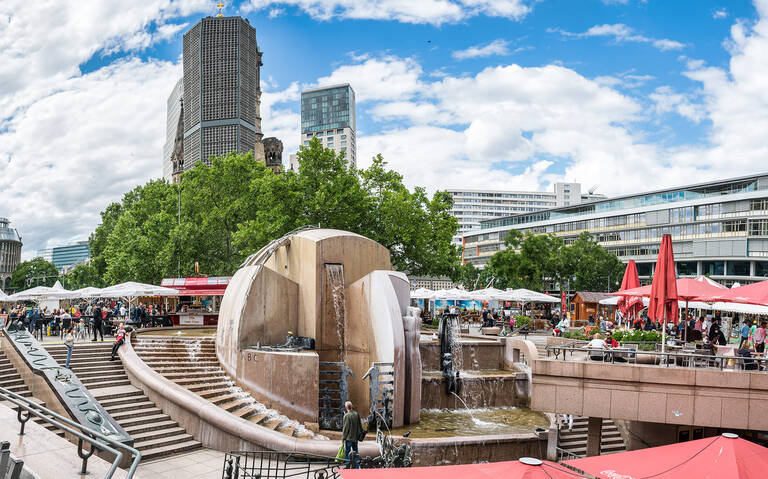 Der Wasserklops – Wahrzeichen und Treffpunkt am Breitscheidplatz.