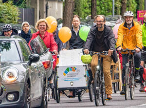 Die neue Steglitz Route wurde Anfang September eröffnet: Allen voran radelt Bezirksbürgermeistern Cerstin Richter-Kotowski.