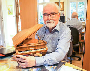 Bechstein-Miniatur, erstes Sammelobjekt von Prof. Jankowiak. Foto: Jacqueline Lorenz