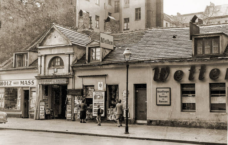 Ältestes erhaltenes Wohnhaus, Schustehrusstraße 13, 1960. Archiv Museum Charlottenburg-Wilmersdorf