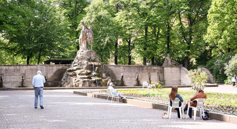 Siegfriedbrunnen auf dem Rüdesheimer Platz.