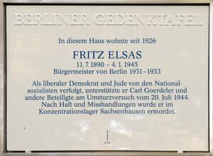 Neben der Gedenktafel erinnert ein Stoperstein am Petschkauer Weg 41 an Fritz Elsas.