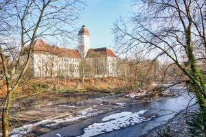 Regenrückhaltebecken an der Forckenbeckstraße vor der Sekundarschule Wilmersdorf.