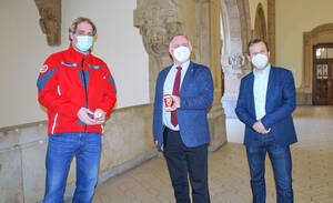 Gunnar Franke vom Regionalvorstand der Johanniter, Bezirksstadtrat Detlef Wagner und Gesundheitsplaner Stephan Schikorra (v.l.n.r.). Foto: Jacqueline Lorenz