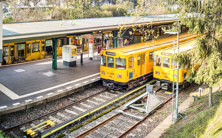 Endstation: Am U-Bahnhof Krumme Lanke enden die Gleise.