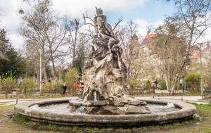 Der Sintflutbrunnen sprudelt wieder.