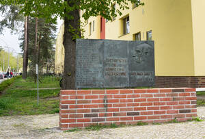 Gedenktafel für Bruno Taut an der Argentinischen Allee/Ecke Riemeisterstraße.