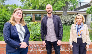 Wollen Kinder stärker in Verwaltungsentscheidungen einbeziehen: (v.l.) Jugendstadträtin Heike Schmitt-Schmelz mit Ricardo König und Nicole Nowarra vom Kinder- und Jugendbüro. Foto: Brühl /BACW