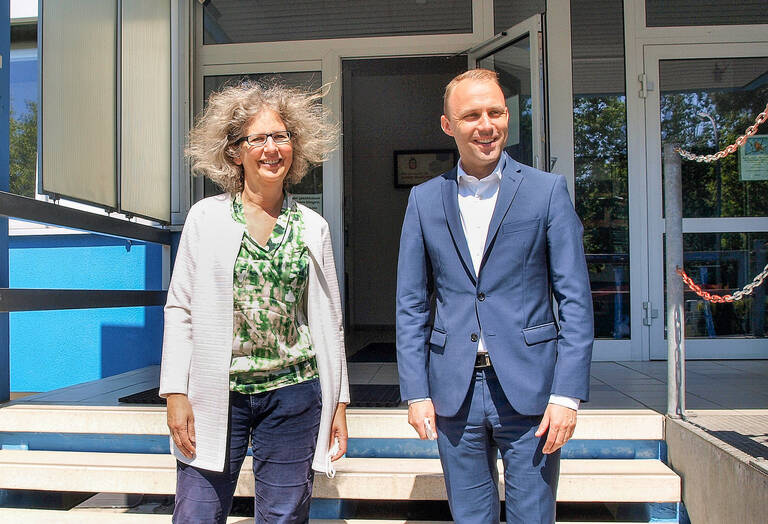 Geschäftsinhaberin Alexandra Knauer und FDP-Fraktionsvorsitzender im Berliner Abgeordnetenhaus, Sebastian Czaja.