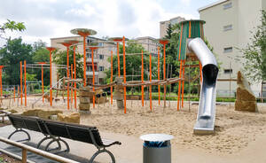 Neuer Spielplatz am U-Bahnhof Halemweg.