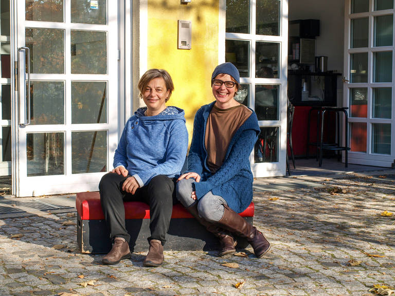 Gabi dan Droste (l.) und Susanne Beyer freuen sich auf viele Fest-Gäste am 15. und 16. Dezember.