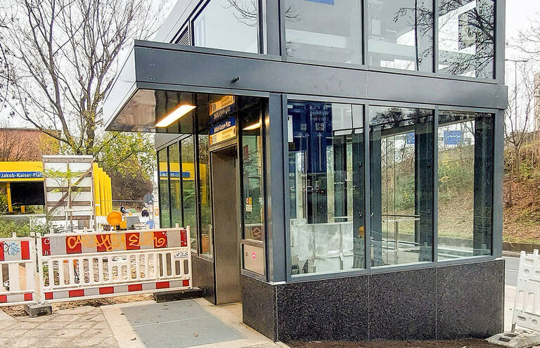 Barrierefrei auf den U-Bahnhof Jakob-Kaiser-Platz – der zweite Aufzug ist in Betrieb. Foto: BVG/Sebastian Graf