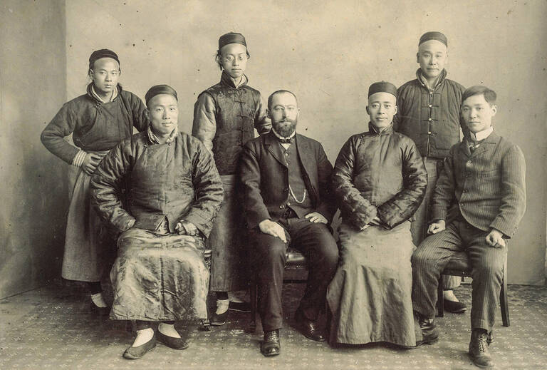 Redaktion der chinesischsprachigen Zeitschrift Xiehebao in Shanghai, um 1911, aus dem Nachlass von Karl Fischer.