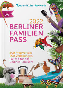 Familie mit Berliner FamilienPass 2022. Foto: JugendKulturService, Rebecca Haupt (rebs-design.de)