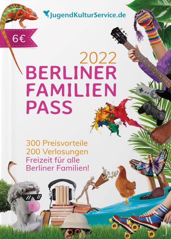 Familie mit Berliner FamilienPass 2022. Foto: JugendKulturService, Rebecca Haupt (rebs-design.de)
