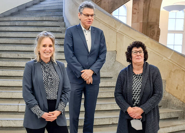 Zwei Bürgermeister aus der Nachbarschaft zu Gast bei Kirstin Bauch (links): Jörn Oltmann, Bürgermeister von Tempelhof-Schöneberg und Maren Schellenberg (rechts), Bezirksbürgermeisterin von Steglitz-Zehlendorf mit Kirstin Bauch. Foto: BA