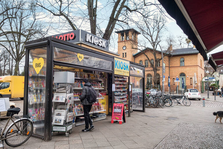 Der Kiosk am Bahnhof Lichterfelde-West.