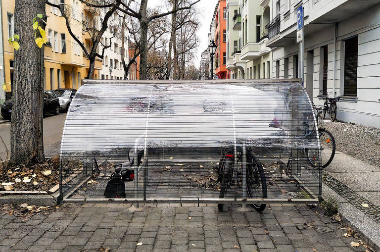 Fahrradgarage mit Vogelschutz-Muster. Foto: Umweltamt / BACW