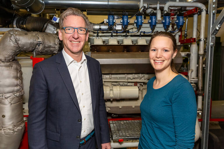 Engagiert für die Umwelt: Geschäftsführer Dr. med. Matthias Albrecht mit Klimamanagerin Laura-Marie Strützke. Foto: Frederic Schweizer