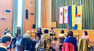 Koordinierungstreffen Ukrainehilfe mit (v.l.n.r.) Bezirksstadtrat Richter, Bezirksbürgermeisterin Schellenberg und Bezirksstadträtin Böhm. Foto: BA SZ