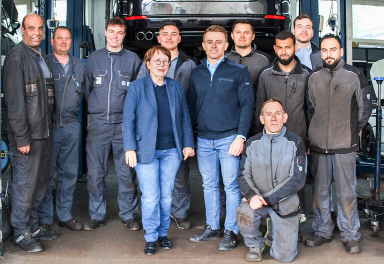 Neue Geschäftsführung an der Spitze des Teams: Patrick Neuling (v.m.) löst Monika Kunert (v.l.) ab.