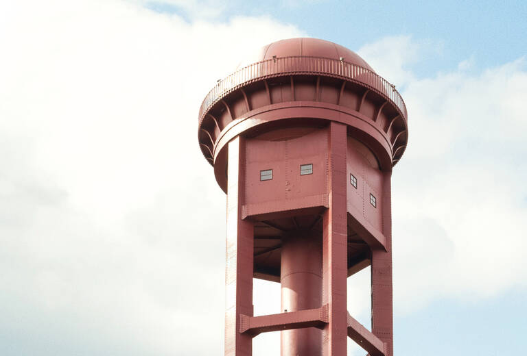 Der Wasserturm ist das Wahrzeichen vom Natur Park Südgelände.