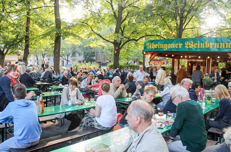 Der Rheingauer Weinbrunnen am Rüdesheimer Platz hat eine lange Tradition. Foto: BACW