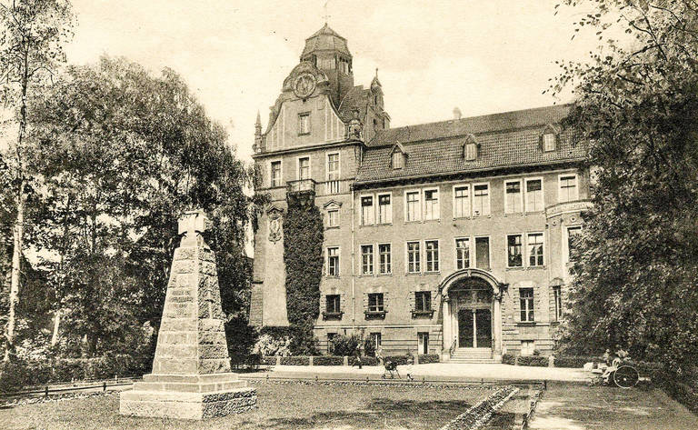 Schule mit Geschichte: Die Friedrich-Bergius-Schule, einstiges Gymnasium am Maybachplatz. Fotos: FBS