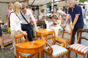 Möbel, Schmuck, Kleidung und vieles mehr – stöbern auf der Antikmeile. Foto: oldthing.de