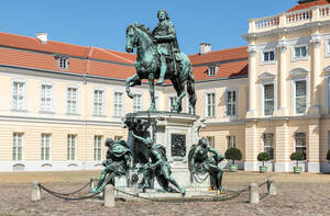Reiterstandbild des „Großen Kurfürsten“ vor dem Schloss Charlottenburg. Foto: SPSG / P.-M. Bauers
