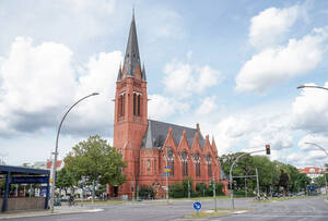 Rund um die Kirche Zum Guten Hirten wird das traditionelle Herbstfest gefeiert.