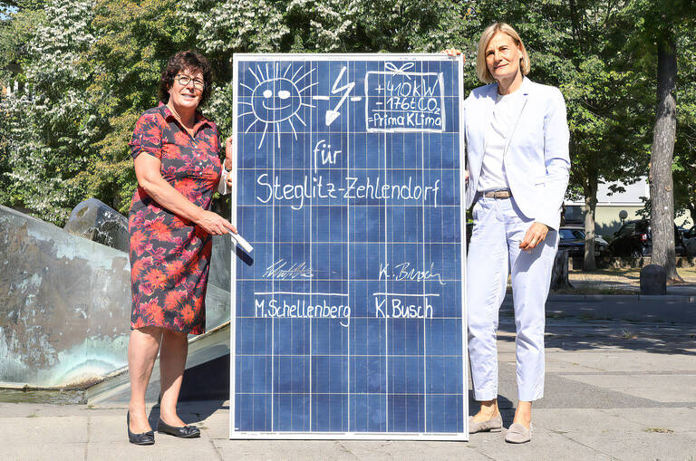 Bezirksbürgermeisterin Maren Schellenberg (links) und Geschäftsführerin der Berliner Stadtwerke Dr.-Ing. Kerstin Busch. Foto: BA ST-Z