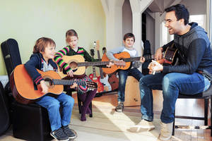 Spielerisch Freude am Instrument und an der Musik entdecken – ein Ziel von musikplus! Foto: Urban Ruths mmal