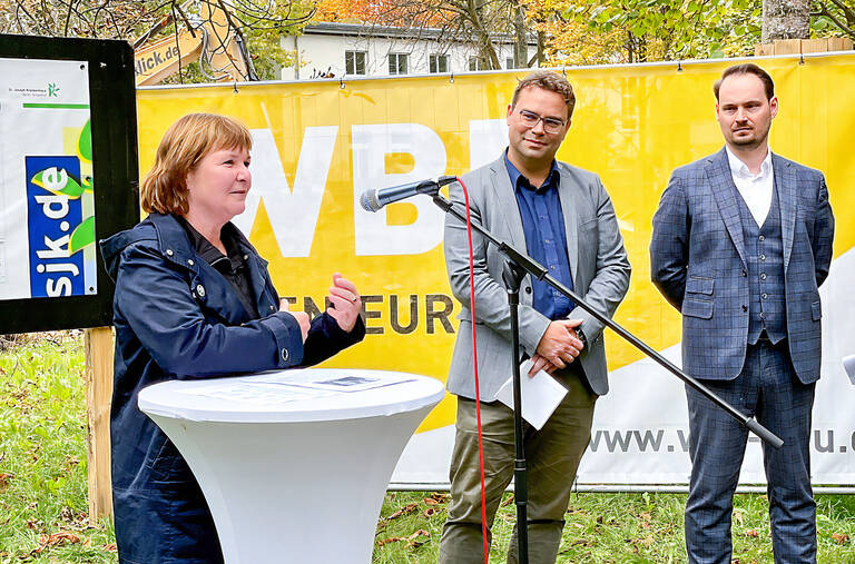 Bezirksstadträtin Carolina Böhm beim Spatenstich für den Neubau der Klinik. Foto: Bezirksamt Steglitz-Zehlendorf