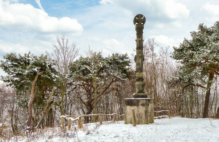 Das Denkmal erinnert an die Sage von der Flucht des Fürsten Jaczo durch die Havel.