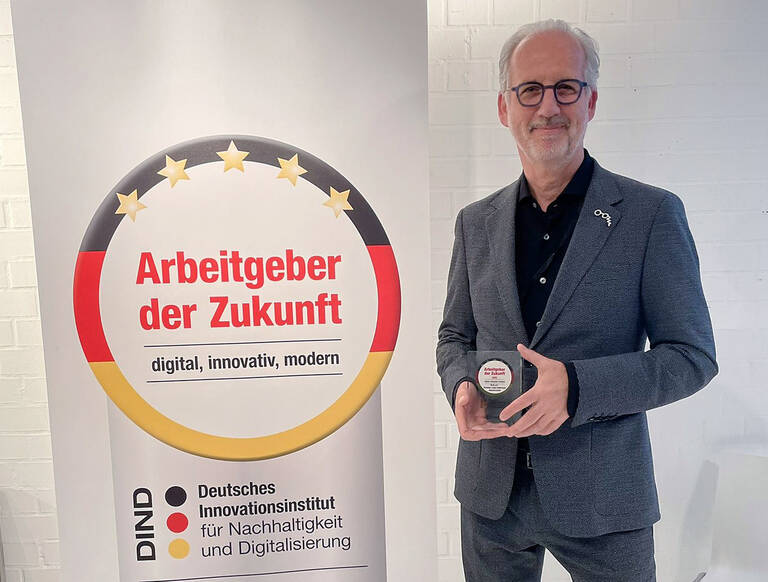 Christian Zech von „Krumme Lanke Brillen“ bekam die Auszeichnung als „ Arbeitgeber der Zukunft“. Foto: C. Zech