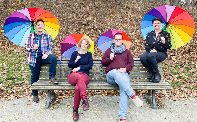 Das Team des Regenbogenfamilienzentrum Schöneberg: Vielfältig und lebendig wie seine Aufgaben. Foto: Regenbogenfamilienzentrum Schöneberg