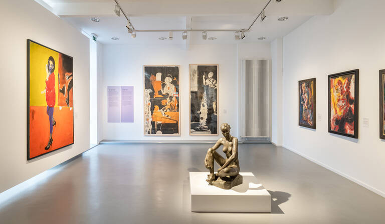 Ausstellungsansicht „MENSCHENBILD – der expressionistische Blick“, Stiftung Kunstforum Berliner Volksbank, VG Bild-Kunst, Bonn 2023 (Hartwig Ebersbach, Walter Libuda, Neo Rauch), Rainer Fetting. Foto: Natalia Carstens Photography