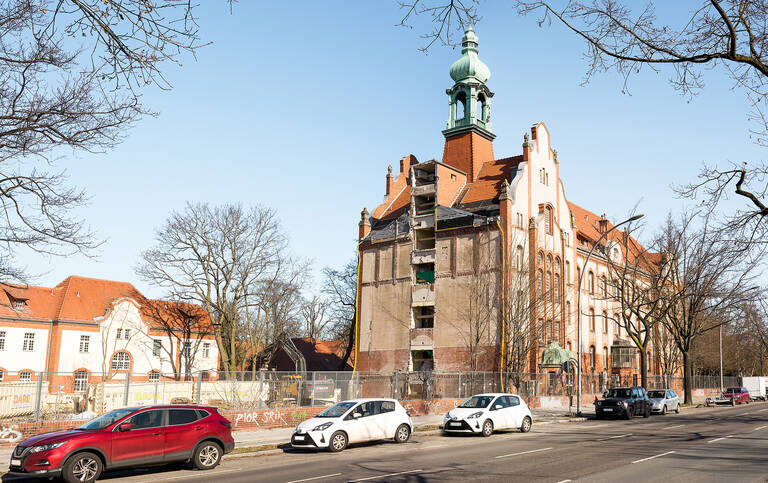 Altbau aus der Kaiserzeit – der Anbau aus den 1960er-Jahren ist bereits abgerissen.