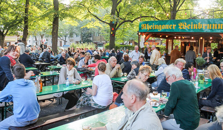 Der Rheingauer Weinbrunnen am Rüdesheimer Platz hat eine lange Tradition. Foto: BACW