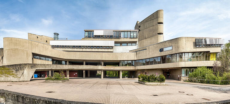 Neue Aufgaben für das Gebäude am Hindenburgdamm 27: In das frühere Institut für Hygiene und Mikrobiologie zieht das Centre for the Biology of Health (BC-BH).