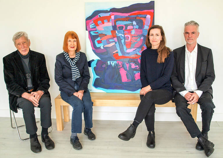 Die Kunst verbindet sie: (V.l.n.r.) Die Galeristen Manfred und Irmela Stroh und die Gründer des Kunstverein Schlachtensee e. V., Claudia Marx und Manuel Schroeder.