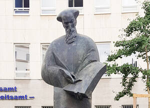 Statue des kroatischen Dichters und Humanisten Marko Marulić auf dem Julius-Morgenroth-Platz. Foto: BA CW