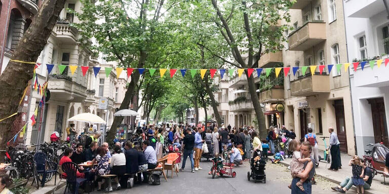 Mehr Raum für spielende Kinder und die Nachbarschaft. Foto: Initiative Barbarossastraße